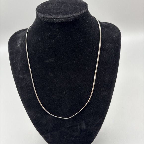 Vintage Sterling Silver Herringbone Chain Necklace Made In Italy 17" - Picture 2 of 10